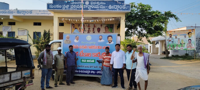 Dumb animals should be vaccinated against rabies.