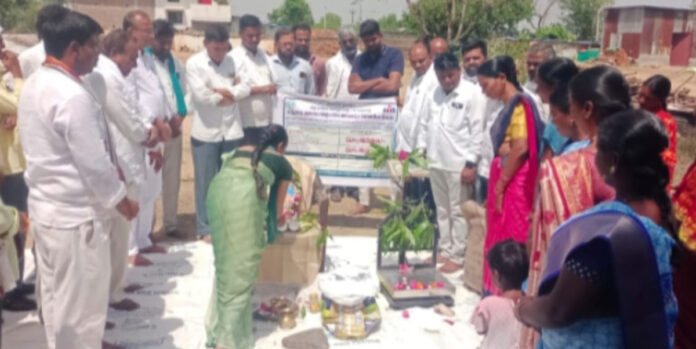 ఖండేబల్లూర్ లో వరి కొనుగోలు కేంద్రం ప్రారంభం