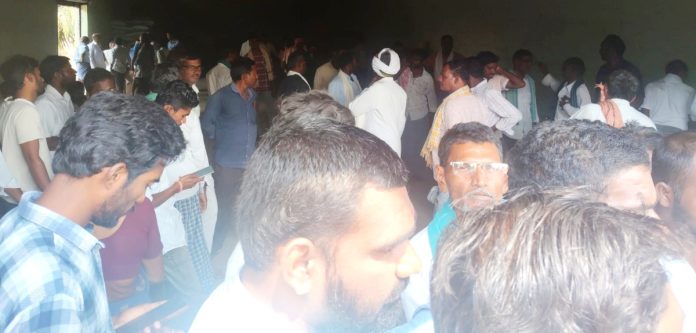 Protest over gunny bags in Birkur