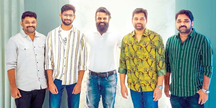 ఊహకు అందని శక్తుల నేపథ్యంలో నయా సినిమా