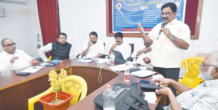 ప్రతి ఒక్కరికీ ఉచిత విద్య, వైద్యం అందాలి