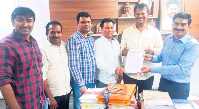 Resolve the problems of journalists.