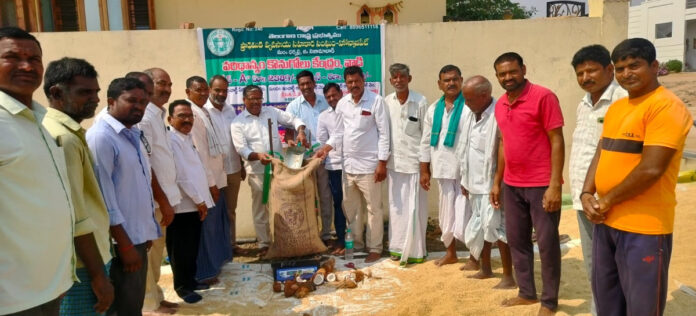 దళారులకు నమ్మి మోసపోవద్దు