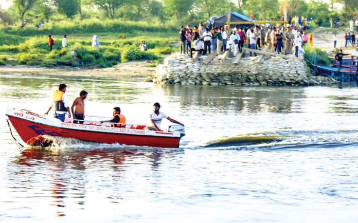 Boat carrying tourists capsizes.