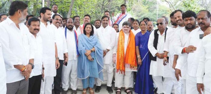 11న ఫూలే దంపతుల విగ్రహాల ఆవిష్కరణ