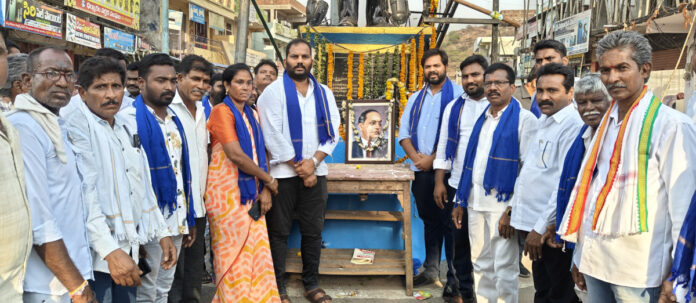 అంబేద్కర్ విగ్రహానికి ఘన నివాళులు అర్పించిన ఎంపీ గడ్డం వంశీకృష్ణ