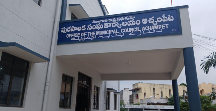 ఇష్టానుసారంగా మున్సిపాలిటీ ఉద్యోగుల విధులు