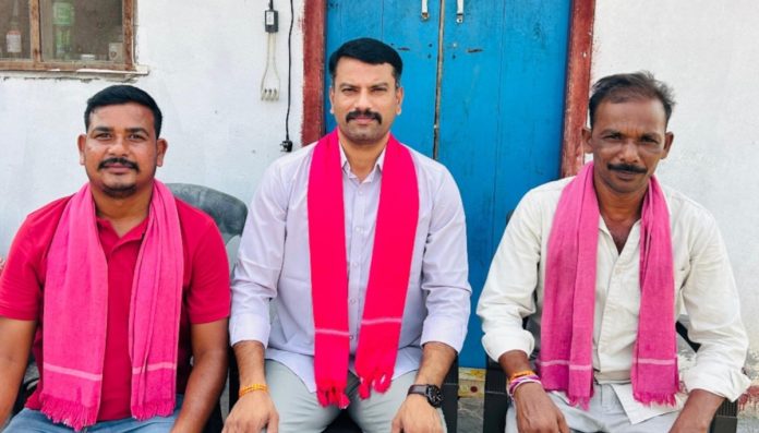 Who listens to the problems of the people of Ansanpally village?