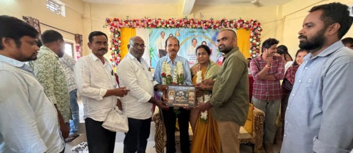Sarpanch and Secretary honored Sri Ramamurthy