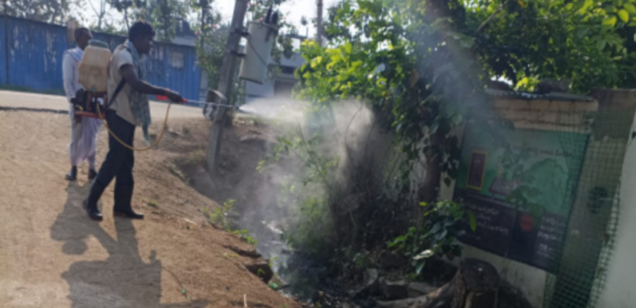 Weed sprayer in Antapur