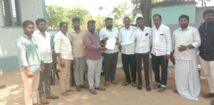 సీఎంఆర్ఎఫ్ చెక్కుల పంపిణీ