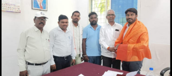 A grand honor for the new Tahsildar of Dongli