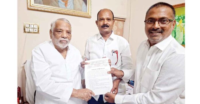 టీచర్లకు అభద్రత కలిగించే అంశాలను తొలగించాలి