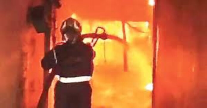 ఢిల్లీలో ఘోర అగ్ని ప్రమాదం..ఒకే కుటుంబానికి చెందిన ముగ్గురు మృతి