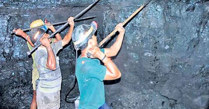 బొగ్గు ఉత్పత్తి తగ్గుతోంది..