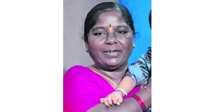 ఆర్టీసీ బస్సు ఢీకొని పారిశుధ్య కార్మికురాలి దుర్మరణం