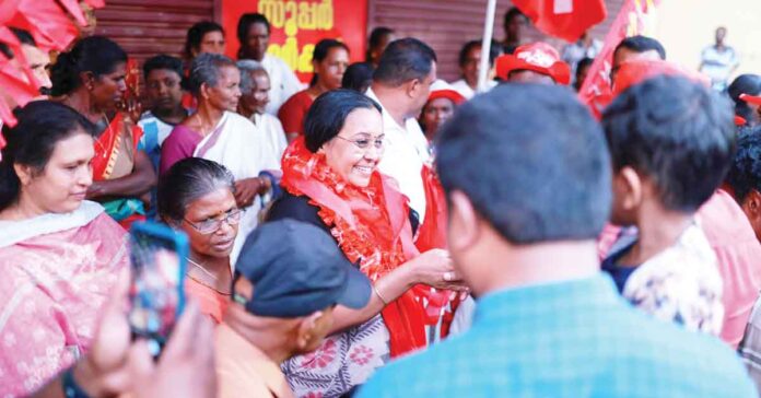 అందరి చూపు ఆరన్ముళపైనే