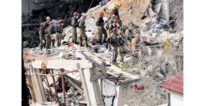 ఇజ్రాయిల్ వైమానిక దాడిలో నలుగురు పాలస్తీనియన్ల మృతి