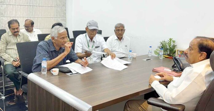 Minister Thummala Meets with Florida University Team