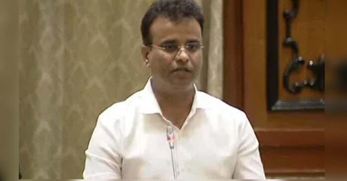 దోచుకున్న సొమ్ముతో