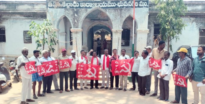 Immediate compensation should be paid to project residents and farmers of lands along the railway line.