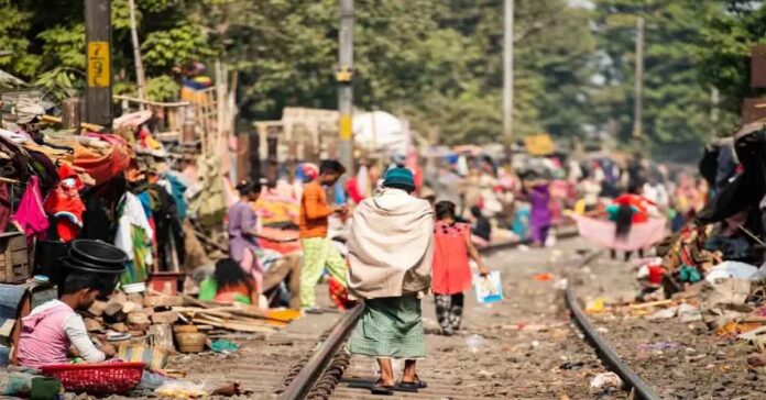 పశ్చిమాసియా యుద్ధం..భారత్లో 25 లక్షల మంది ప్రజలు పేదరికంలోకి