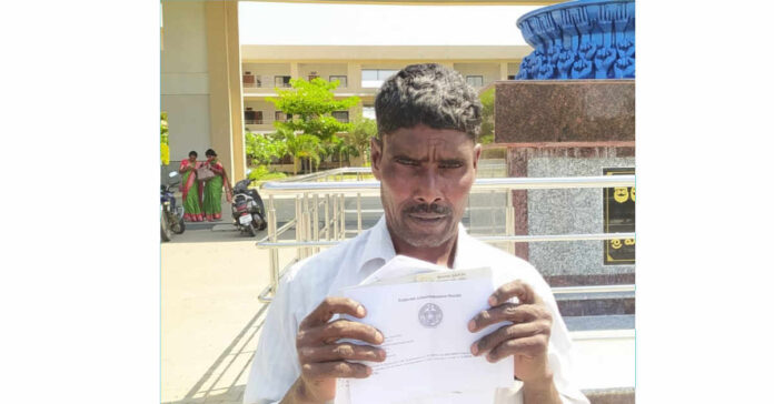 చలాన్ కట్టినా సర్వే చేయని అధికారులు