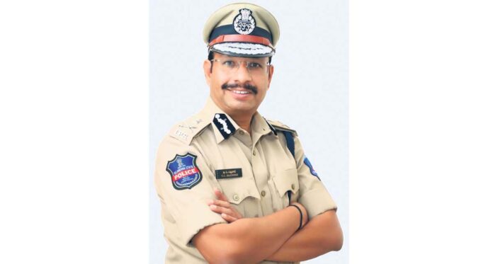 స్మార్ట్ ఫోన్ల వినియోగం పిల్లల భవిష్యత్కు ముప్పు