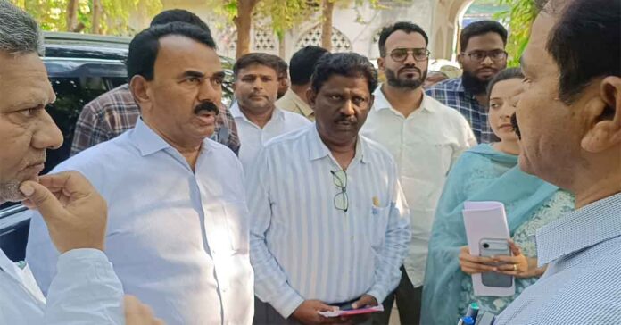 Minister Jupally's whirlwind tour of historical places in Hyderabad