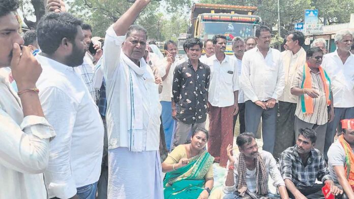 మొక్కజొన్న కొనుగోలు కేంద్రాలు ఏర్పాటు చేయాలి