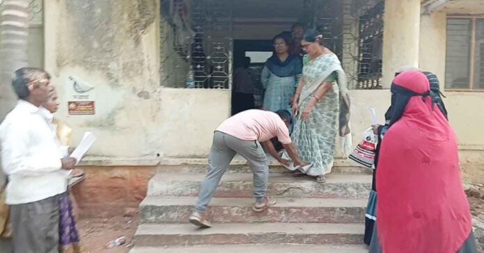 Suicide attempt by climbing cell tower for double bedroom