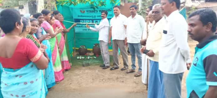 దాహార్తిని తీర్చేందుకు చలివేంద్రం ఏర్పాటు