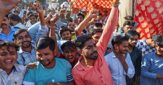 నోయిడా కార్మికుల వేతనాలు పెంపు