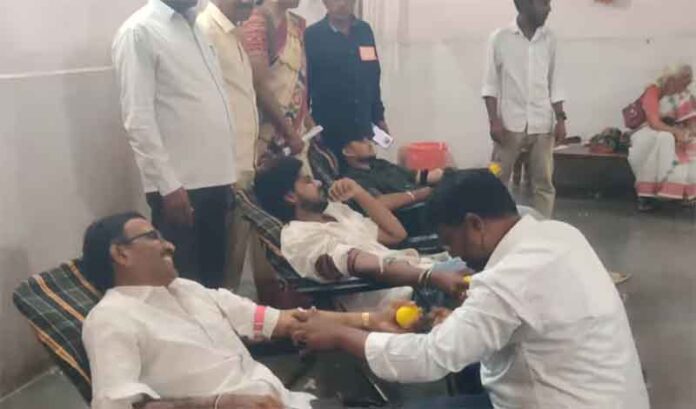కొమురం భీం జిల్లా కమిటీ ఆధ్వర్యంలో మెగా రక్తదాన శిబిరం..