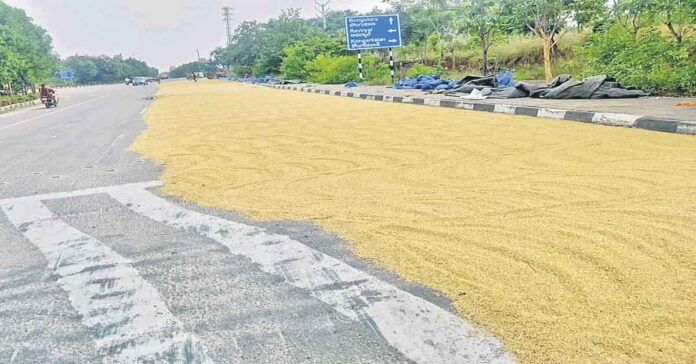 Legal action will be taken if rice is dried on roads: SI Mahesh