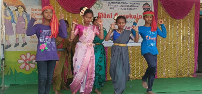 మినీ గురుకుల పాఠశాలలో ఘనంగా వార్షికోత్సవం