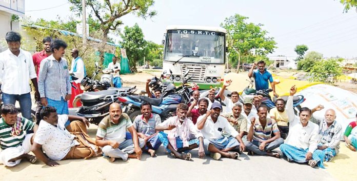 On the Delay in Crop Procurement