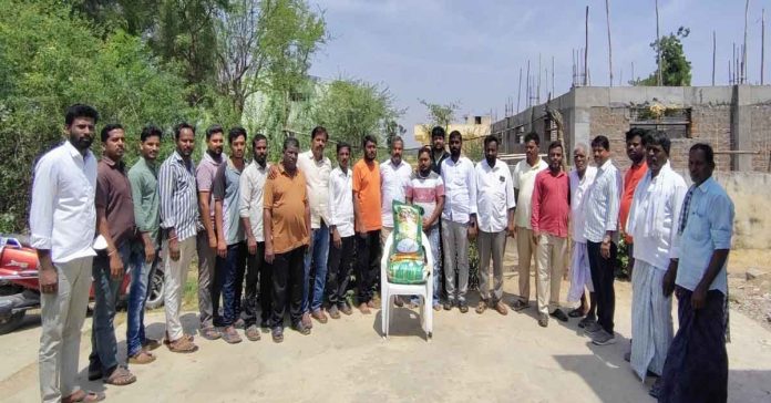 పేద కుటుంబాలకు బహుజన మిత్రుల సాయం