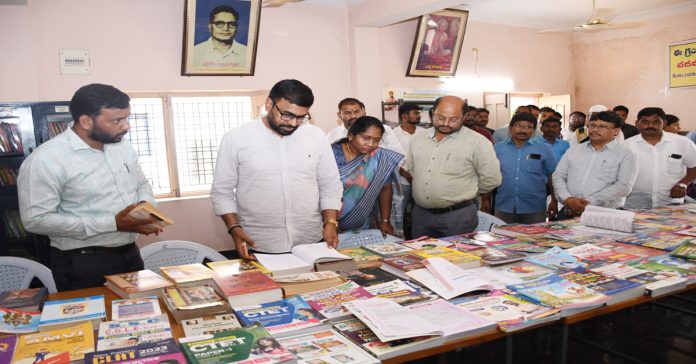 పుస్తక ప్రదర్శన…అదనపు కలెక్టర్ భాస్కరరావు ప్రారంభం