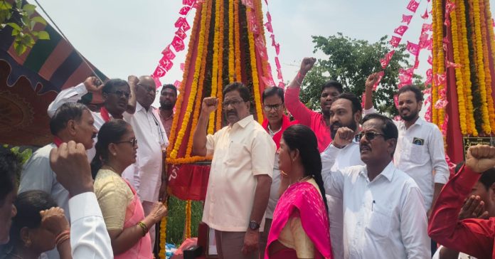 పంతంగిలో సీపీఐ(ఎం) సీనియర్ నేతల స్మారక స్తూపాల ఆవిష్కరణ