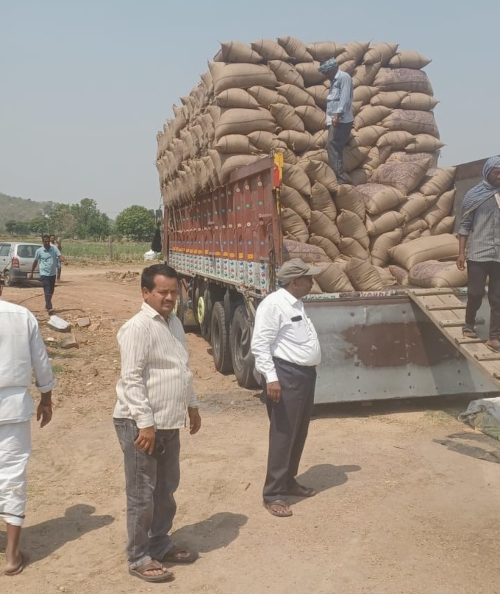 వరి ధాన్యం కొనుగోలు కేంద్రం పరిశీలన
