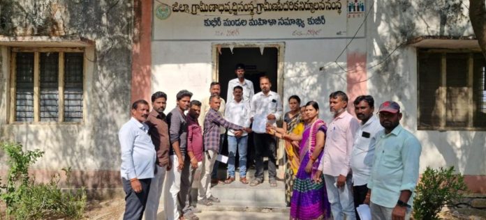 విఓఏ ల సమస్యలను పరిష్కారానికై సమ్మె