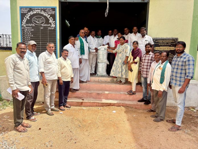 భూసారాన్ని పెంపొందించే జీలుగు విత్తనాలు