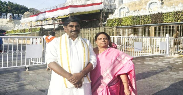 తిరుపతి వెంకన్నను దర్శించుకున్న ‘గోలి’ దంపతులు