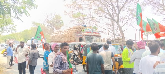 Dharna on the national highway..