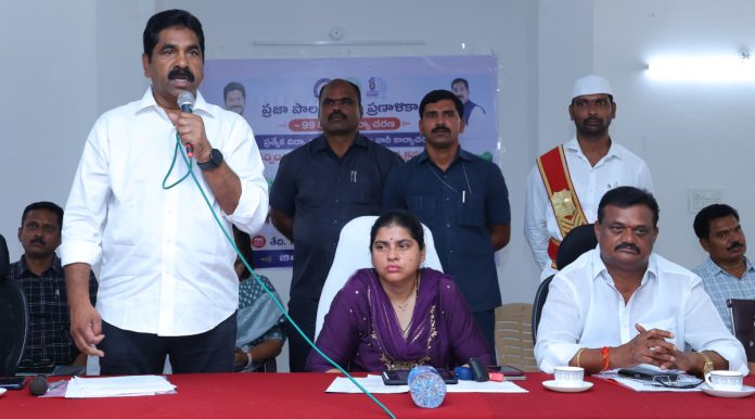 పాఠశాలల అభివృద్ధికి సర్పంచులు భాగస్వాములు కావాలి