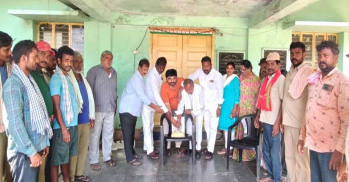 ఇల్లందలో ఘనంగా టిపిసిసి రాష్ట్ర అధ్యక్షునిజన్మదిన వేడుకలు