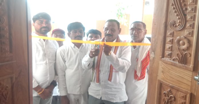 ఇందిరమ్మ ఇండ్లతో లబ్ధిదారుల్లో ఆనందం..ఎమ్మెల్యేకు సర్పంచ్ కృతజ్ఞతలు