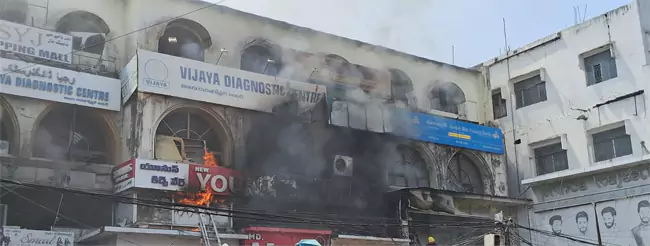 మదీనా చౌరస్తాలో భారీ అగ్ని ప్రమాదం..