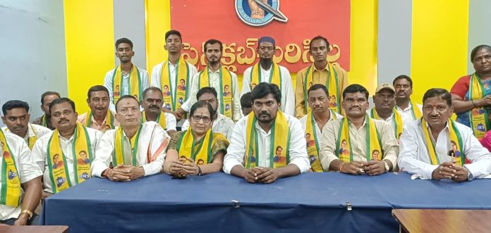 తుపాకి తూటాగా ప్రజల్లోకి కవితక్క